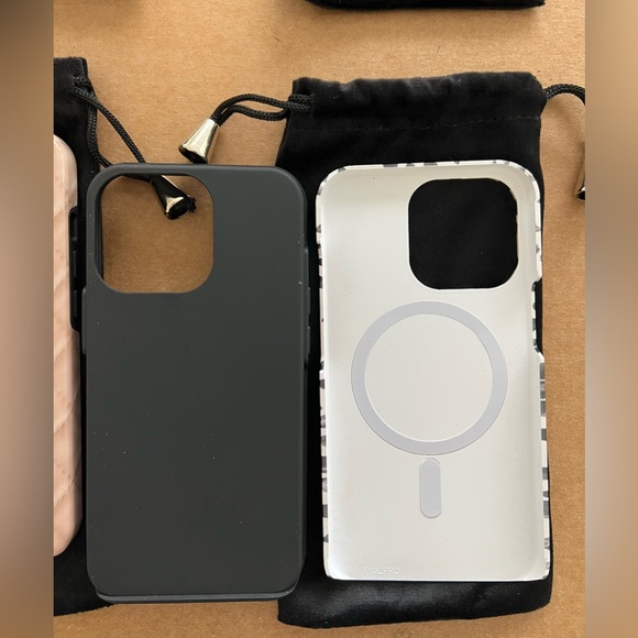 Burga MagSafe compatible iPhone cases. - Picture 3 of 3